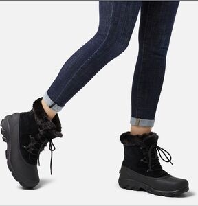 Sorel Black Snow Angel Women's Boots Size 7.